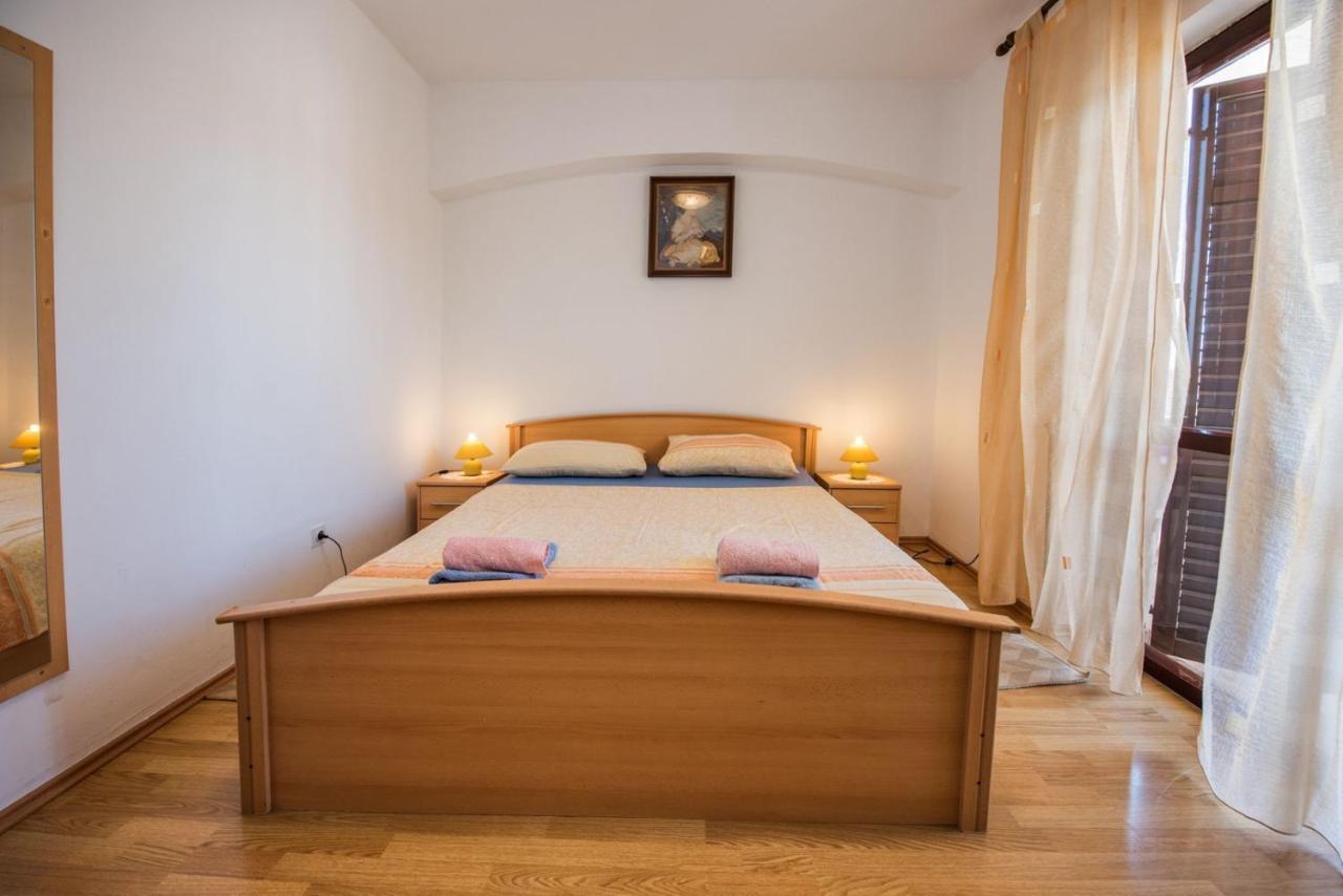 Two Bed Rooms Fortuna Near The Beach 포레치 외부 사진