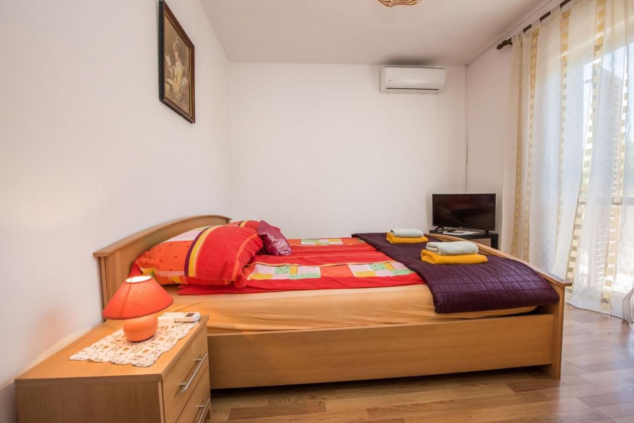 Two Bed Rooms Fortuna Near The Beach 포레치 외부 사진