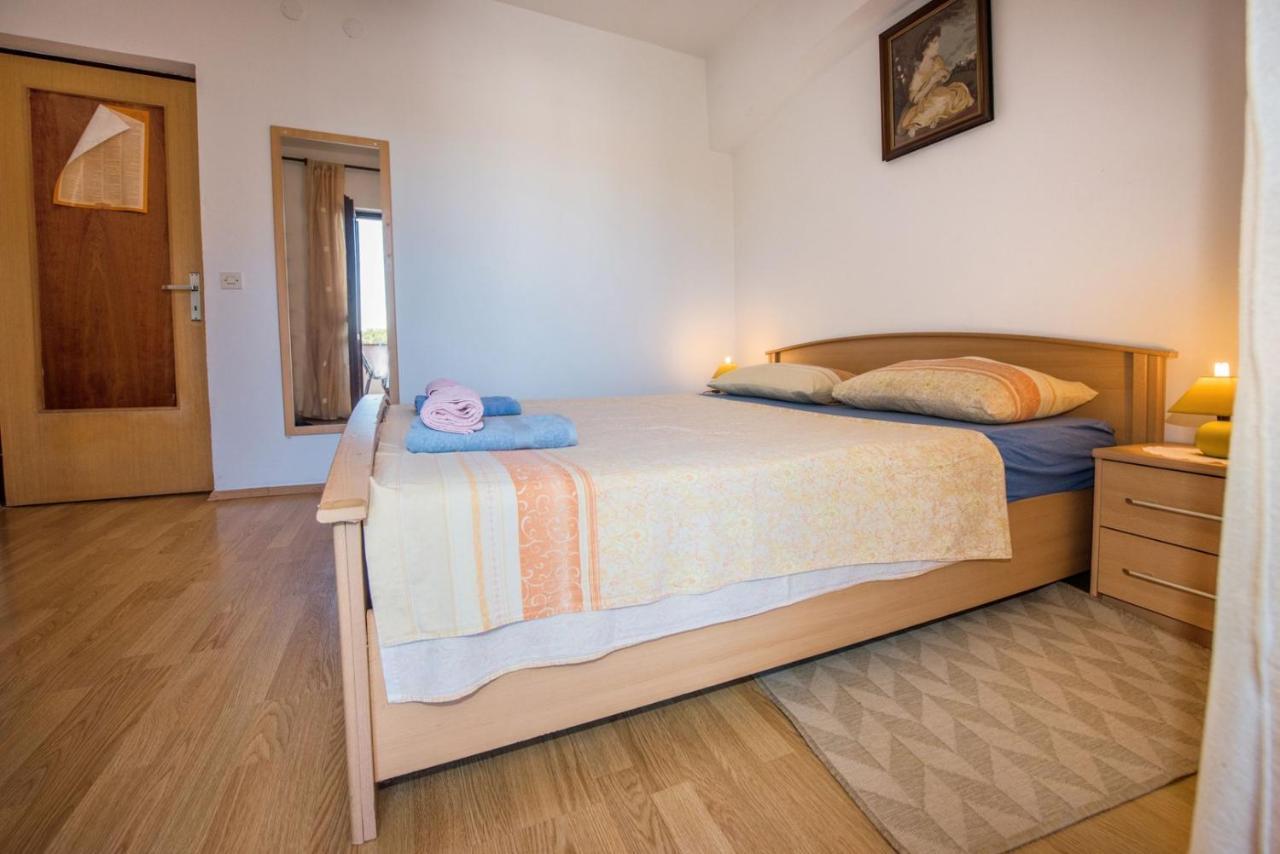 Two Bed Rooms Fortuna Near The Beach 포레치 외부 사진